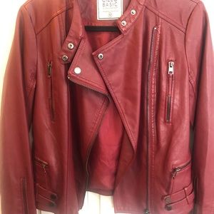 Very nice quality. Size M.